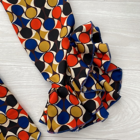 Souvenir Retro Print Double Tiered Dress with Ruffled Cuffs. - Picture 7 of 13